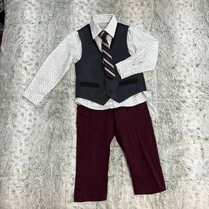 Boys size 3T Kenneth Cole Reaction Suit